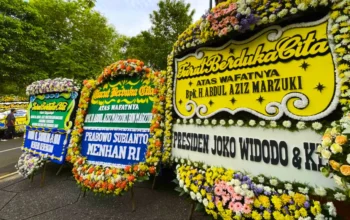 Apakah Mengirim Karangan Bunga Duka Cita Termasuk Takziah?