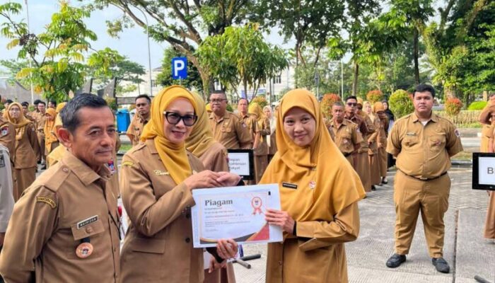 Pemko Padang Berikan Penghargaan ASN Terbaik soal Disiplin dan Kinerja