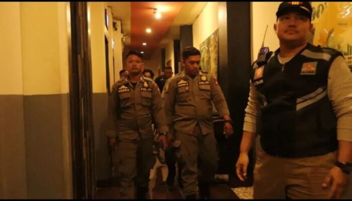 Satpol PP Padang Patroli dan Lakukan Pengawasan Aturan SE Operasional Selama Ramadan