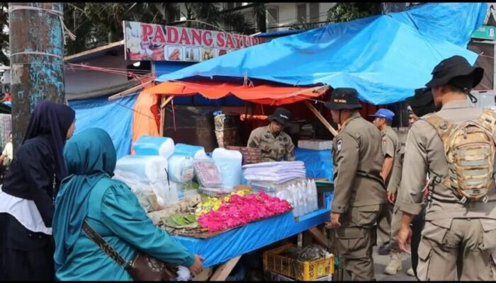 Satpol PP Padang Intensifkan Pengawasan Rutin di Kawasan Pasar Raya