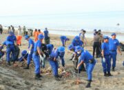 5 Ton Sampah Dibersihkan pada Gerakan Bersih Pantai Padang