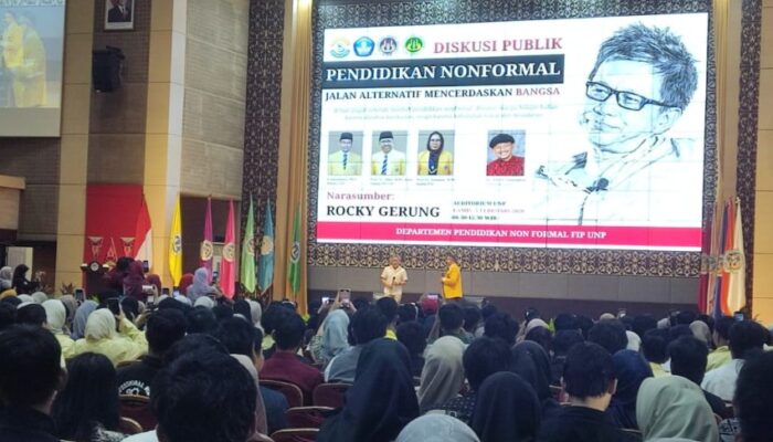 Diskusi Publik Rocky Gerung di UNP, Pendidikan Nonformal Jadi Alternatif Mencerdaskan Bangsa