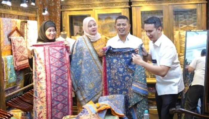 Bupati dan Ketua Dekranasda Kabupaten Solok Ikuti Iven INACRAFT 2026