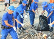 Operasi Bersih Pantai Padang, Polda Sumbar Bersihkan 5 Ton Sampah