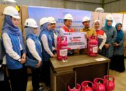 Pertamina dan SERUNI Serahkan Bantuan Sarana Air Bersih dan 1.577 Tabung Bright Gas bagi Warga Terdampak Bencana di Kabupaten Pidie Jaya