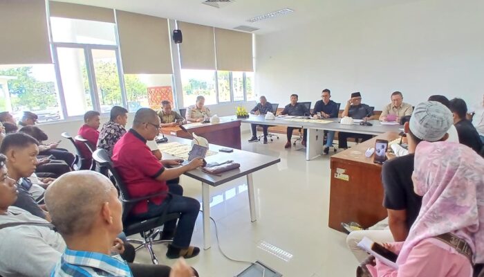 Puluhan Pedagang Selasar Sampaikan Aspirasi ke Komisi II DPRD Kota Padang