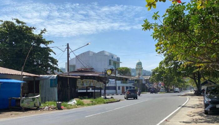 Pemalakan dan Pelemparan Batu oleh Juru Parkir Terjadi di Pantai Padang, Pengunjung Histeris