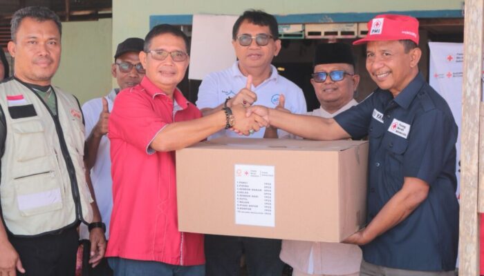 Bulan Ramadhan, Layanan Kemanusiaan Tetap Dilanjutkan, PMI Sumbar Salurkan Bantuan untuk 50 KK di Nanggalo Padang
