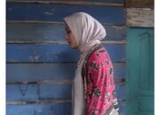 Ngabuburit, Bupati Dharmasraya Kunjungi Kegiatan Bedah Rumah Tidak Layak Huni