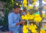 Awal Viral Bisa Terjual 30 Lusin, Pedagang Jepitan Bebek di Padang Panen Keuntungan