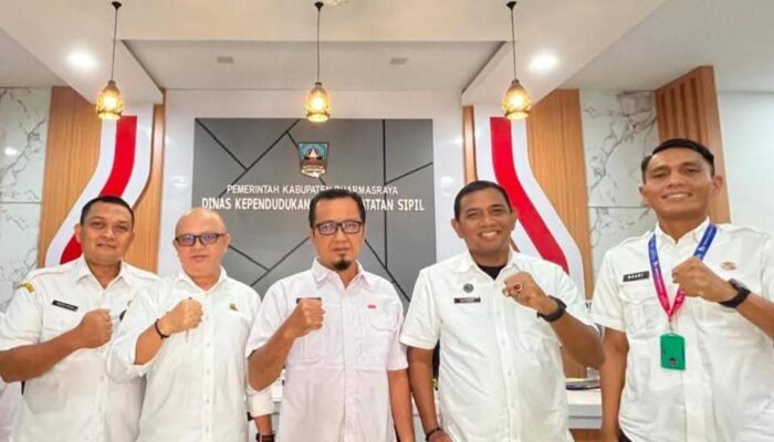 Dukcapil Dharmasraya Teken Kerja Sama Pemanfaatan Data Kependudukan dengan Tujuh OPD