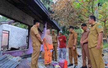 Bupati Pasaman Serahkan Bantuan Korban Kebakaran di Panti dan Duo Koto