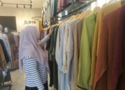 Pekan Ketiga Ramadan, Penjualan Jilbab dan Busana Muslim di Padang Panjang Ramai Pembeli