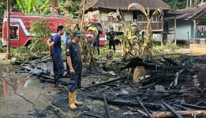 Kebakaran di Barung-Barung Balantai, Satu Rumah Hangus, Tiga Bangunan Berhasil Diselamatkan