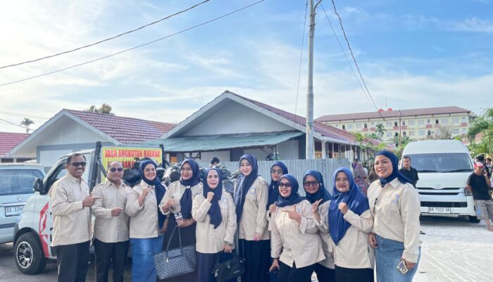 Lisda Hendrajoni Sambangi Korban Banjir di Huntara Lubuk Buaya, Bawa Sembako dan Semangat Ramadan