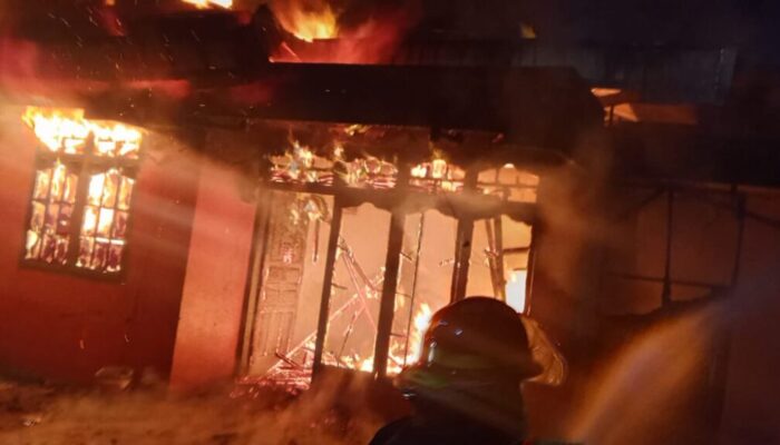 Senin Dinihari, Kebakaran Hanguskan Rumah dan Warung di Lubuk Buaya