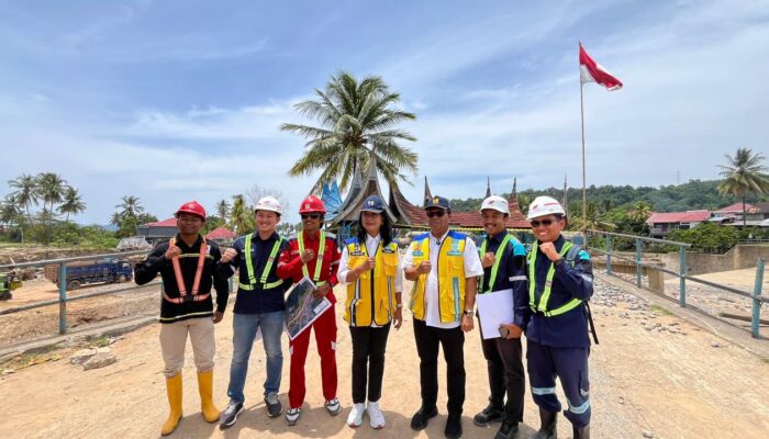 Wamen PU Diana Kusumastuti Tinjau Penanganan Pascabanjir di Sungai Batang Air Dingin dan Gunung Nago Kota Padang