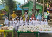 TK Negeri 1 Padang Berbagi Takjil, Tanamkan Kepedulian Sejak Dini