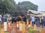 Diwarnai Hujan dan Keharuan, Pemakaman Penyanyi Vidi Aldiano Dihadiri Musisi, Selebritas, dan Figur Publik