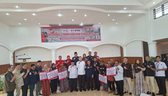 PMI Salurkan Bantuan Non-Tunai untuk 858 Keluarga Penyintas Bencana di Sumatera Barat