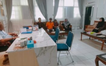 Ramadhan Penuh Berkah, MTsN 1 Padang Berikan THR kepada Guru dan Pegawai Non-ASN