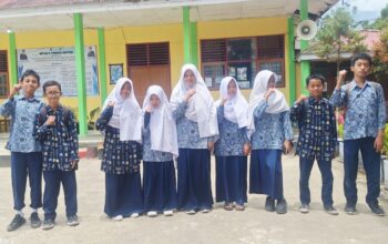 Enam Siswa MTsN 5 Tanah Datar Lolos ke Tingkat Provinsi Ajang KOSSMI 