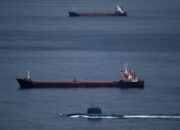 Selat Hormuz Ditutup, Harga Minyak Dunia Melonjak Tajam 20 Dolar AS per Barel